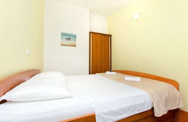 Apartments Liki (35311-A4) - Pisak