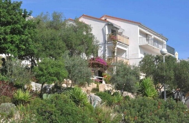 Apartments Ljiljana, (16037), Pasadur, hr
