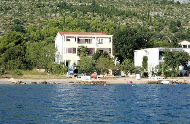 Apartments Maestral- on the beach