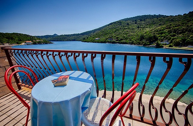 Apartments Malo Lago - One-Bedroom Apartment with Balcony and Sea View - Attic (Apartment 1)