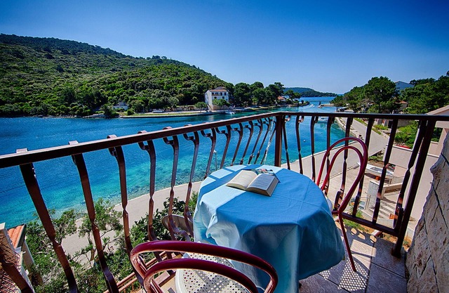 Apartments Malo Lago - One-Bedroom Apartment with Balcony and Sea View - Attic (Apartment 3)