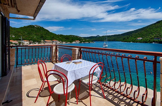 Apartments Malo Lago - One-Bedroom Apartment with Balcony and Sea View - 2nd floor (Apartment 5)