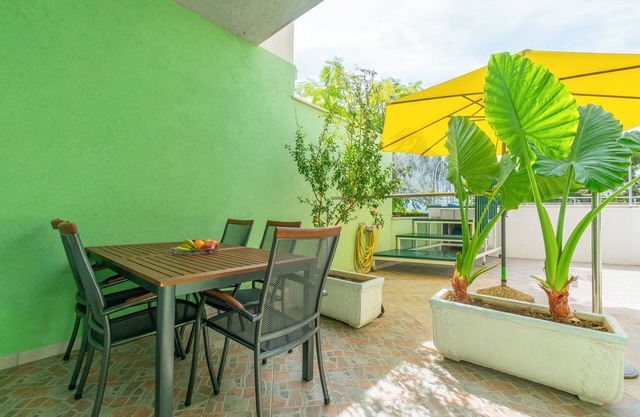 Apartments Mirko (57381-A2) - Lokva Rogoznica
