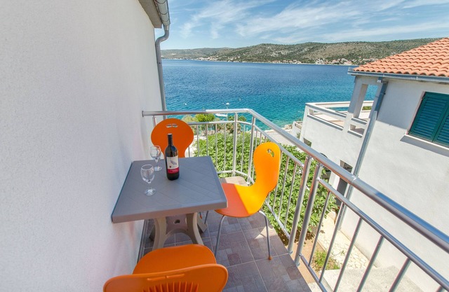 Apartments Na Obali Mora (18721-A6) - Razanj