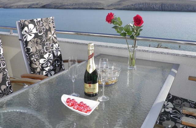 Apartments Perla 1-island Pag seafront