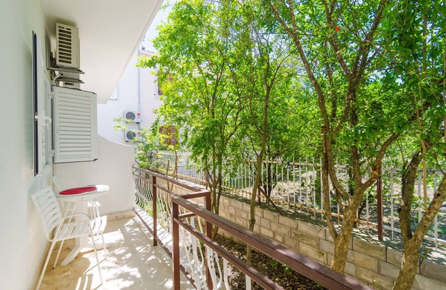 Apartments & Rooms Barišić - Superior Studio Apartment with Balcony and Garden View