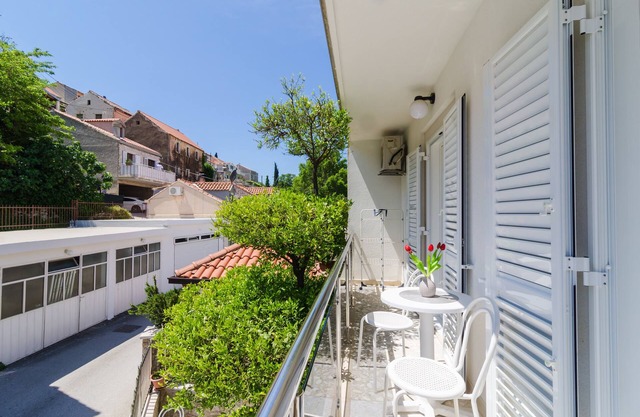 Apartments & Rooms Barišić - Standard One-Bedroom Apartment with Balcony and Garden View