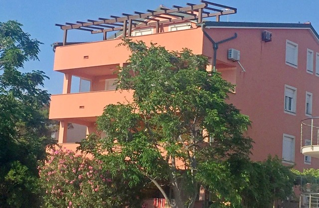 Apartments Stipo, (15475), Povljana, hr