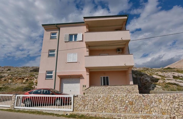 Apartments with a parking space Zubovici, Pag - 15342