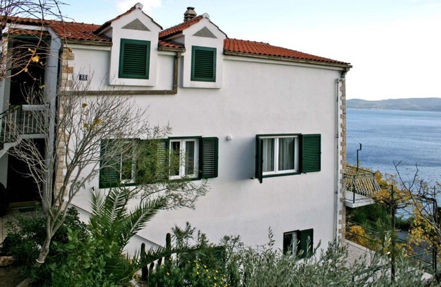 Apartments with a parking space Mimice, Omis - 4797