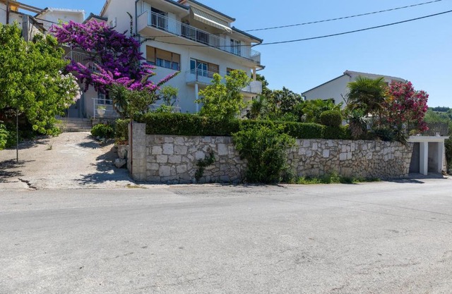 Apartments with parking space Sumpetar, Omis - 9436