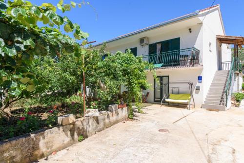 Apartments with parking space Marina, Trogir - 14258