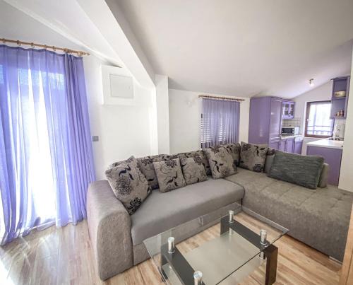 Apartments with parking space Mavarstica, Ciovo - 18882 in Trogir