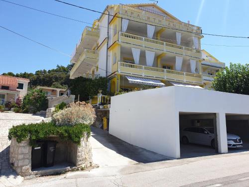 Apartments with parking space Banjol, Rab - 5041