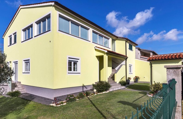 Beautiful apartment in a quiet location in Galizani.