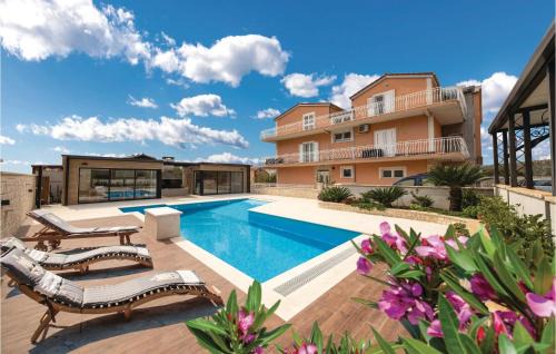 Beautiful Apartment In Kastel Stari With Wifi