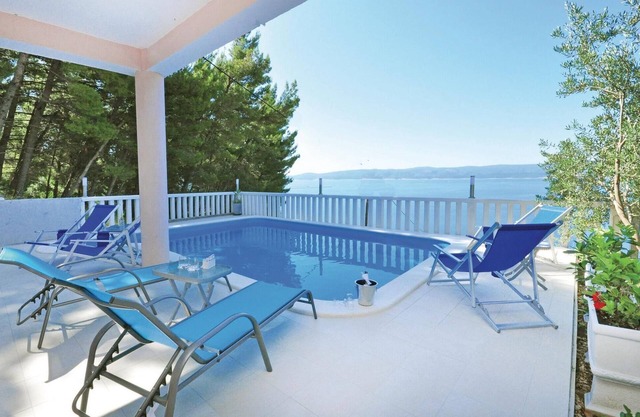 Beautiful apartment in Mimice with WiFi
