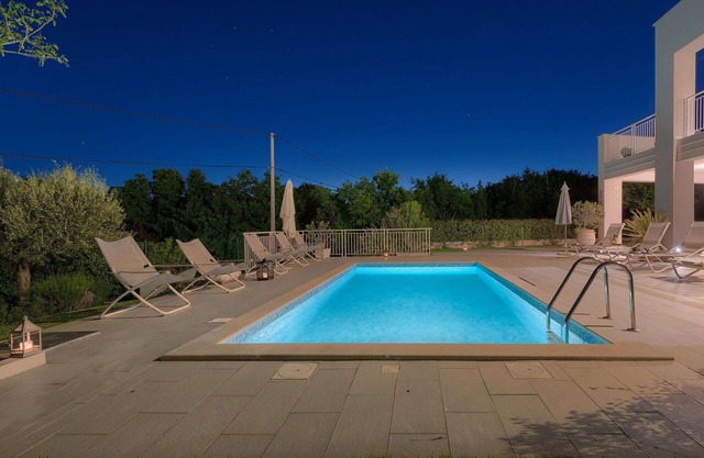 Beautiful private villa with private pool, WIFI, A/C, TV, terrace, pets allowed and panoramic view