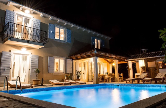 Holiday Smoljanci Persons Bedrooms 
