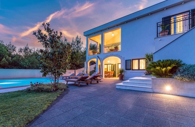 Charming villa w/ swimming pool, table tennis+ A/C