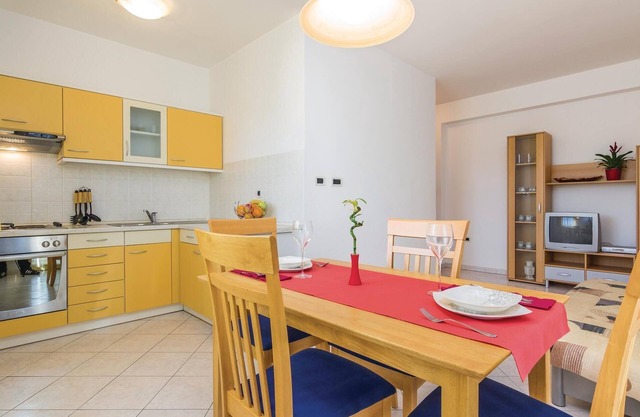 Cozy apartment in Porec with WiFi