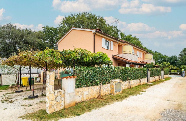 Cozy apartment in Pula with WiFi