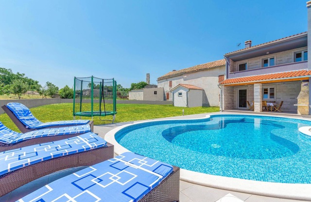 Accommodation Bratulici