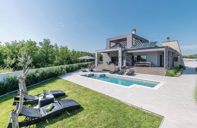 Cozy home in Galizana with kitchen