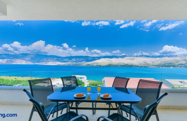 Crowonder Pag View Apartments