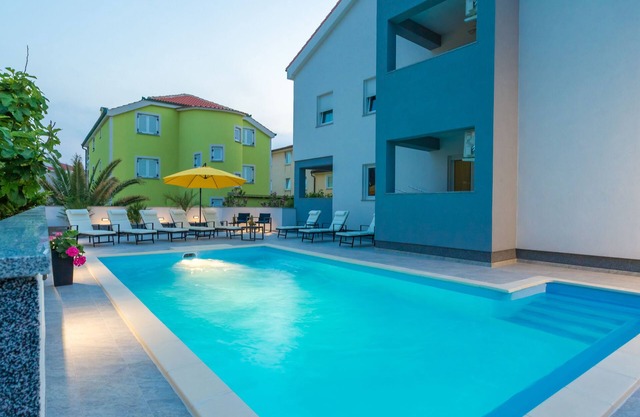 Deluxe Apartment with Terrace and Pool