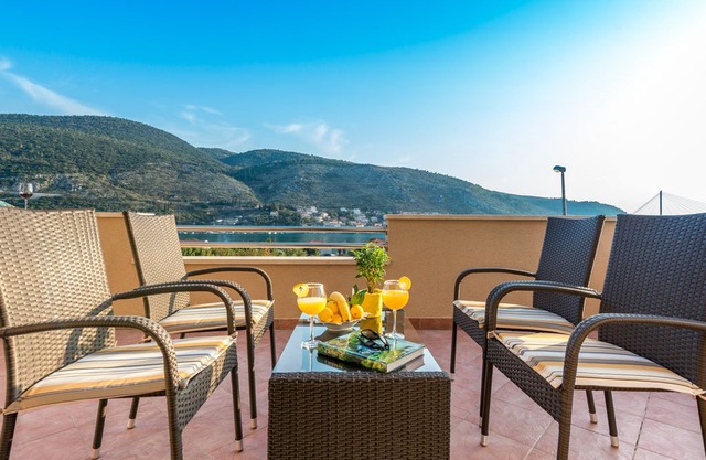 Du Lux Sea View Apartment 4