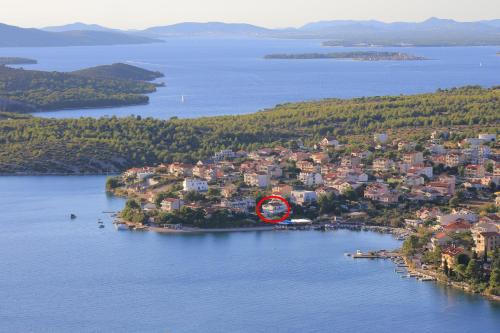 Family friendly seaside apartments Grebastica, Sibenik - 15170