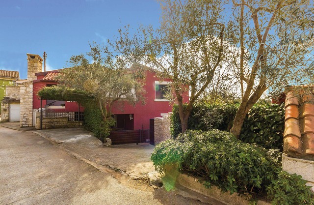 Accommodation Kavran