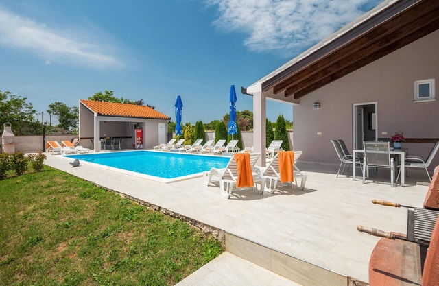 Ferienwohnung Mit Großem Schlafzimmer Waschmaschine Klima Wlan Observatorium Volleyballplatz Tischtennis Valtura