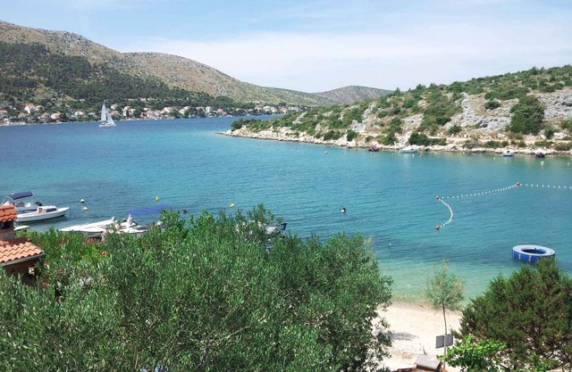 Holiday apartment 10 m from the beach