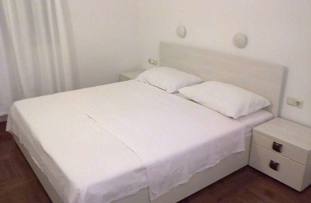 Holiday apartment 120 m from the beach in Okrug Gornji