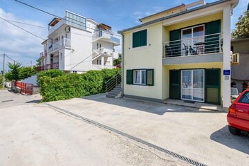 Holiday apartment 30 m from the sea