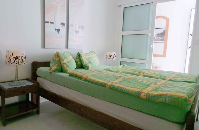 Holiday apartment facing the sea with terrace