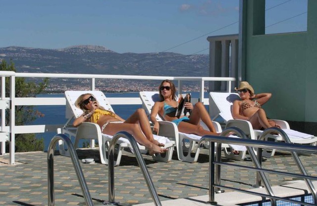 Holiday apartment with pool and sea view