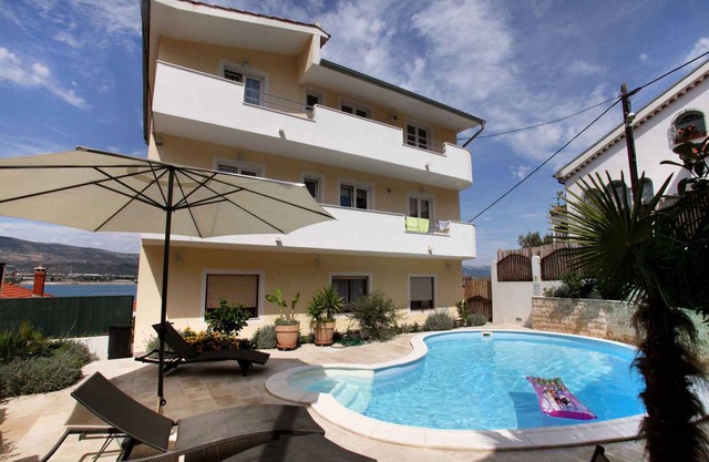 Holiday apartment with use of pool