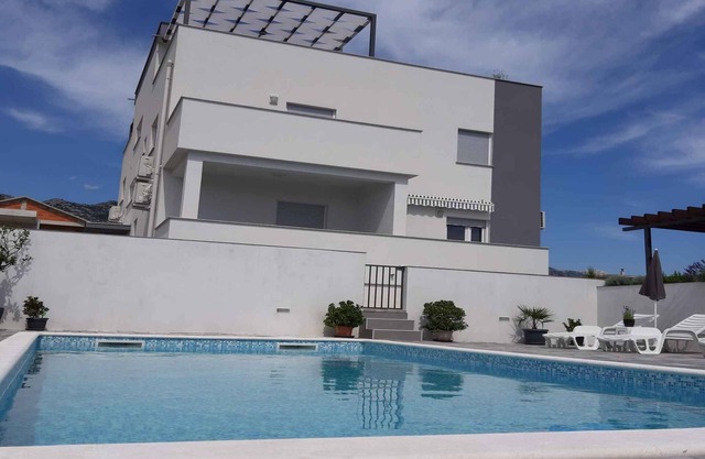 Holiday apartment mit Klimaanlage und Pool