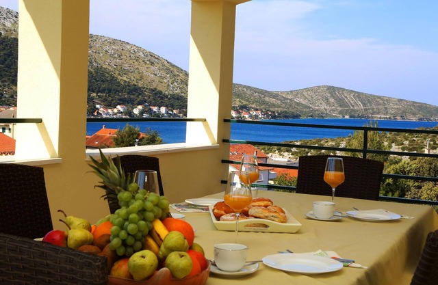 Holiday apartment Sibenik for 1 - 6 persons with 2 bedrooms - Holiday house