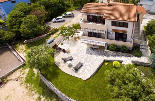 Holiday apartment with sea view
