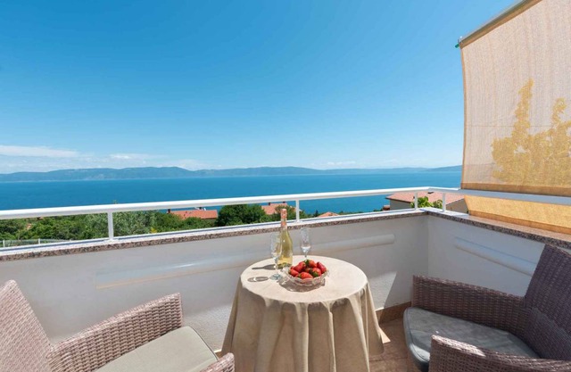 Holiday apartment with terrace, balcony and sea view