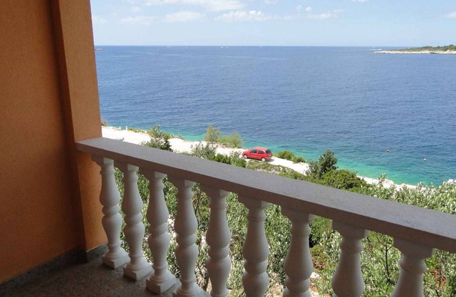 Holiday apartment with sea view 50 m from the beach