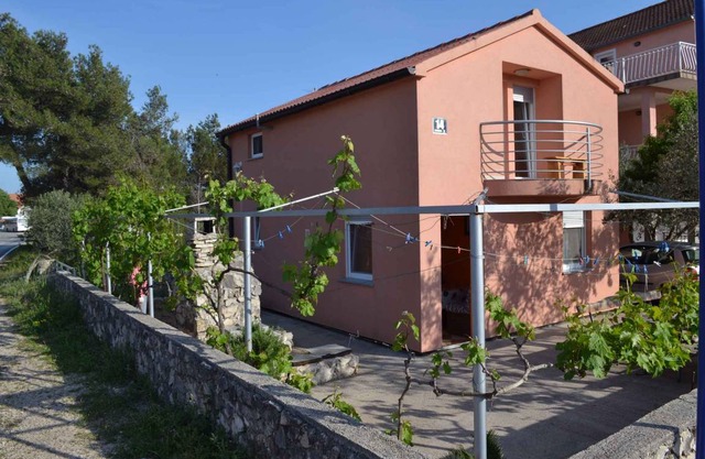 Holiday apartment with air conditioning and Internet access