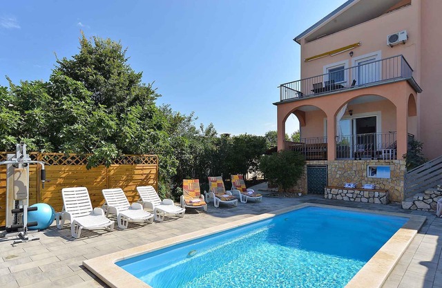 Holiday apartment with Pool and Internet