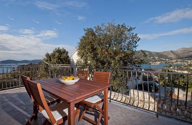 Holiday apartment Zaton for 1 - 6 persons with 3 bedrooms - Holiday house
