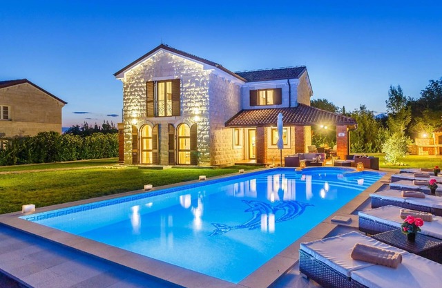 Holiday house Kras for 1 - 7 persons with 3 bedrooms - Holiday house