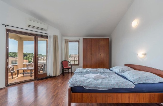 Holiday house Pula for 1 - 26 persons with 14 bedrooms - Holiday home